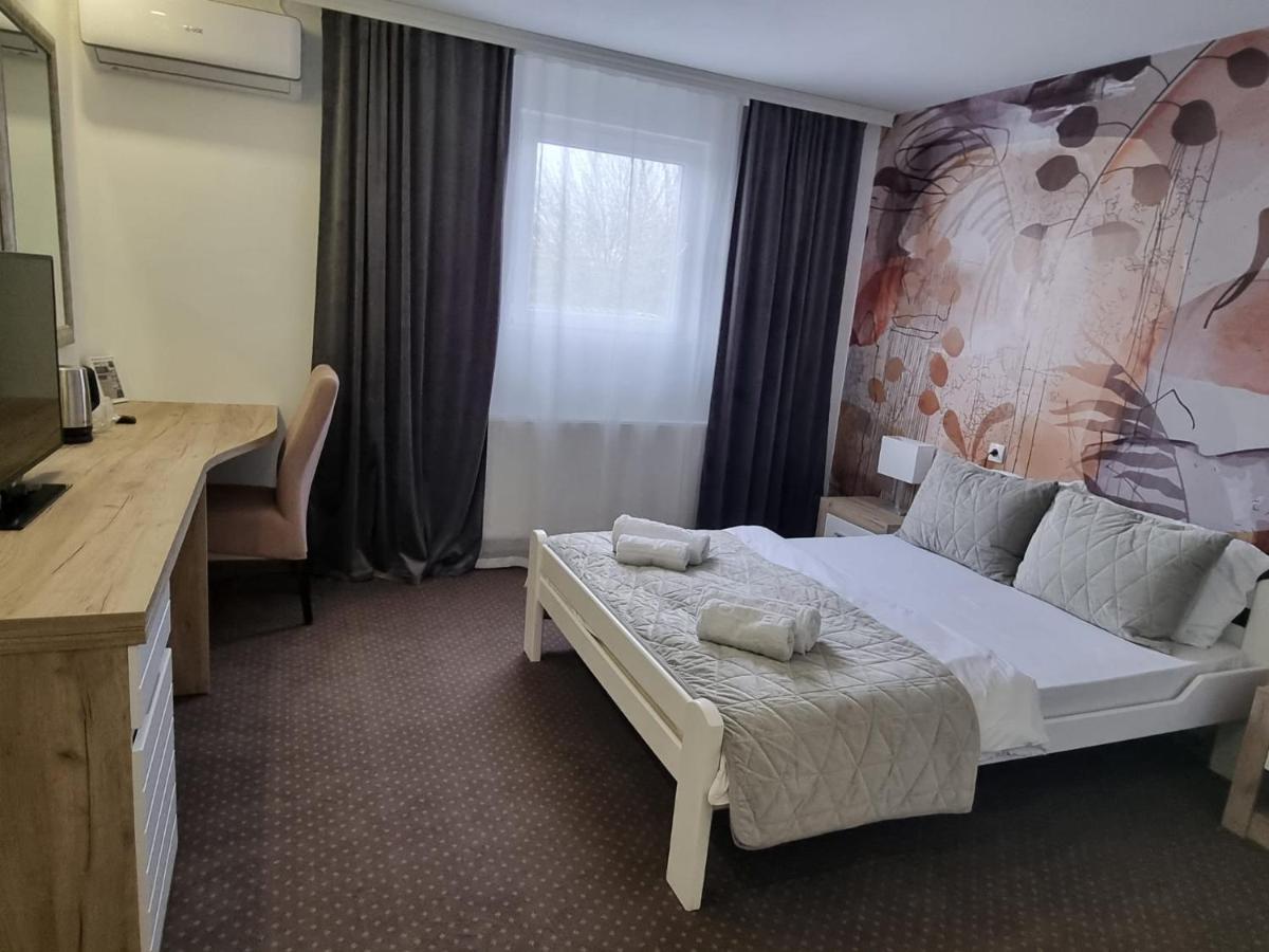 סרמסקה מיטרוביקה Plaza La - Night And Spa מראה חיצוני תמונה